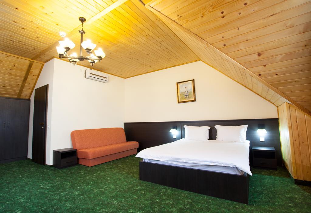 Pensiunea Laci Csarda Ernei Habitación foto